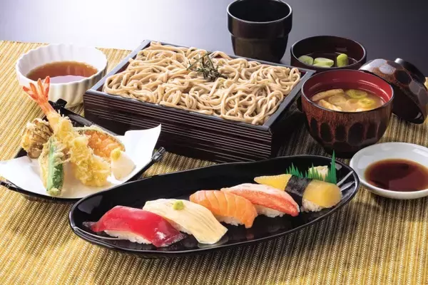 「とんでん『新春福袋』予約開始、食事券･人気メニュー引換券･スイーツなどの食品を詰め合わせ」の画像