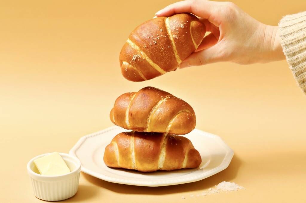 累計960万個販売した人気の「塩パン」から新フレーバー『チョコ塩パン』『プレッツェル塩パン』【ハートブレッドアンティーク】