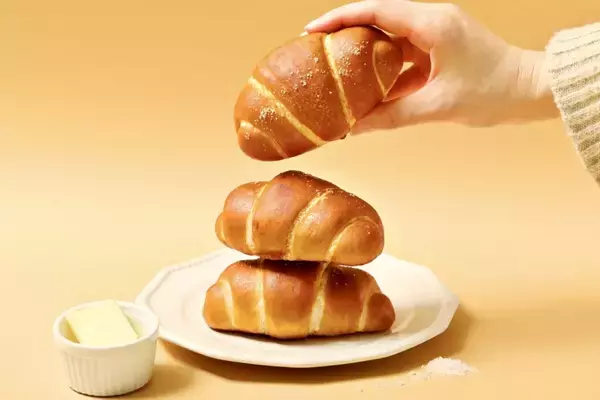 「累計960万個販売した人気の「塩パン」から新フレーバー『チョコ塩パン』『プレッツェル塩パン』【ハートブレッドアンティーク】」の画像