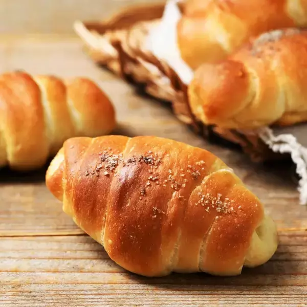 「累計960万個販売した人気の「塩パン」から新フレーバー『チョコ塩パン』『プレッツェル塩パン』【ハートブレッドアンティーク】」の画像