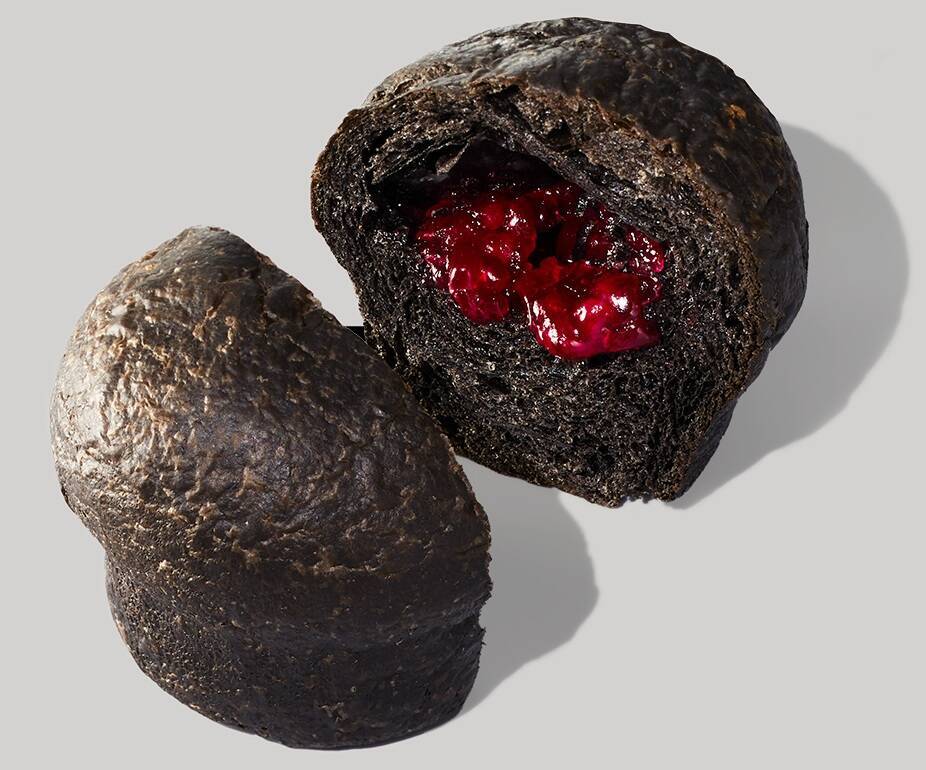 【スタバ】猫耳チョコレートを飾った「アサイーベリーフラペチーノ」発売、ハロウィングッズも登場