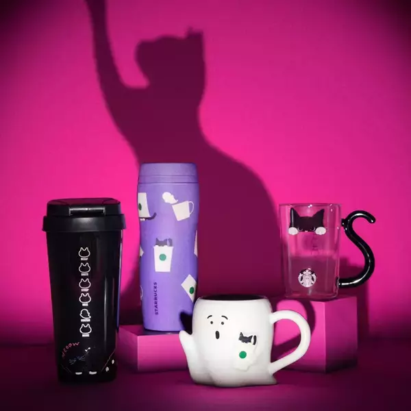 「【スタバ】猫耳チョコレートを飾った「アサイーベリーフラペチーノ」発売、ハロウィングッズも登場」の画像