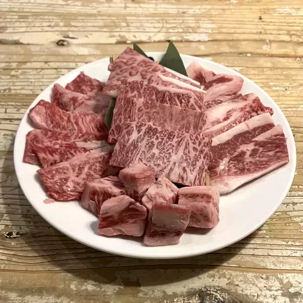 【期間限定】黒毛和牛盛り“通常4,862円”を「4,158円」で販売(約700円得) / 上カルビやうらハラミなどセット【牛角】