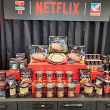 イトーヨーカ堂・セブン-イレブン×Netflixがコラボ商品発売へ、ブランド力と商品開発力・店舗網で新たな価値創造目指す