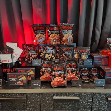 イトーヨーカ堂・セブン-イレブン×Netflixがコラボ商品発売へ、ブランド力と商品開発力・店舗網で新たな価値創造目指す