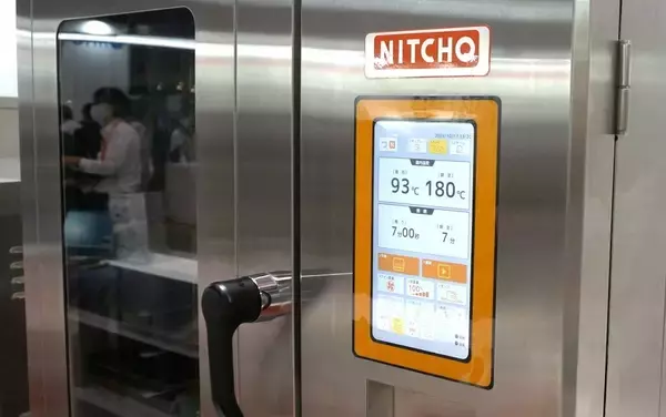 「【厨房機器メーカー各社】外国人材に配慮した機器を給食現場に投入、動画やイラストで扱いやすく」の画像