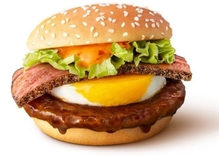 マクドナルド“てりたま”初の旨辛味「厚切りスパイシーベーコンてりたま」登場、「マックフィズ」愛媛県産ポンカン・ピンクグレープフルーツレモネードも