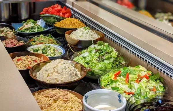 ブロンコビリー「春サラダバー」開始、やよいひめ・筍など使用の新作4品