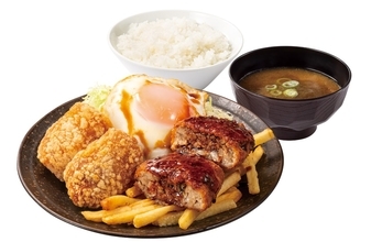 からやまが「豚メンチからあげ盛り定食」発売　粗挽きの豚肉を使用、ジューシーな肉汁とライスが合う