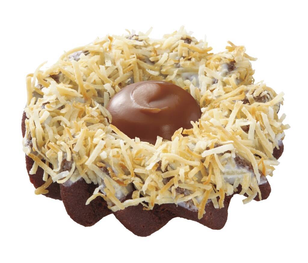 ミスド「ヨロイヅカ式ガトーショコラドーナツ」4品発売、鎧塚俊彦氏と共同開発“外はサクッと中はホロッと”/2023「misdo meets Toshi Yoroizuka」第1弾/ミスタードーナツ