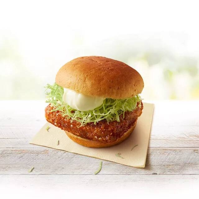 KFC“ケンタ福袋2024”内容公開、大容量レジャーバッグにクーポンつきケンタおみくじ、商品引換券3900円分ついて税込3000円/ケンタッキーフライドチキン