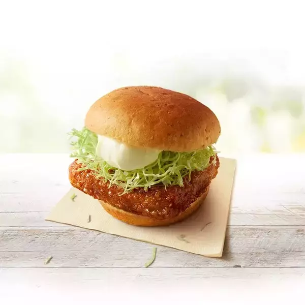 「KFC“ケンタ福袋2024”内容公開、大容量レジャーバッグにクーポンつきケンタおみくじ、商品引換券3900円分ついて税込3000円/ケンタッキーフライドチキン」の画像