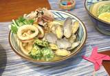 「丸亀製麺、夏限定「冷たーい旨塩うどん」今年も登場　昆布×ホタテの“旨塩だし”進化、新作2品も発売」の画像2
