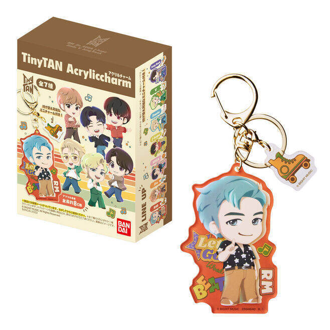 BTS「TinyTANアクリルチャーム」Dynamite衣装の7種類発売、“BIGダイカットステッカー”プレゼントも/バンダイ