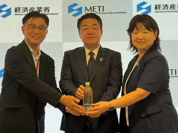 「ラベルレス飲料、自販機に登場へ 経産省が省令改正、1本販売可能に」の画像