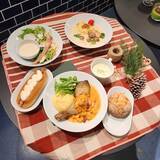 「【IKEA】冬の限定メニュー「チキンレッグのコンフィ」「クリームシチュー」など発売、抹茶フェアも開催」の画像1