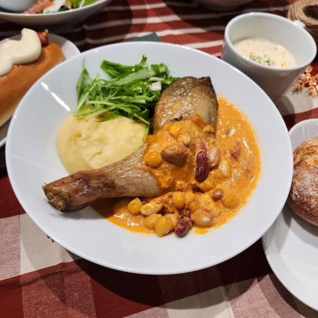 【IKEA】冬の限定メニュー「チキンレッグのコンフィ」「クリームシチュー」など発売、抹茶フェアも開催