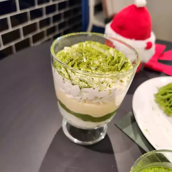 「【IKEA】冬の限定メニュー「チキンレッグのコンフィ」「クリームシチュー」など発売、抹茶フェアも開催」の画像