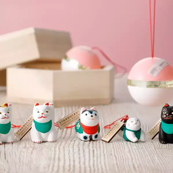 「【スタバ】2026年の干支アイテムが加わった「縁起物チャーム」を京都市3店舗で発売」の画像