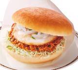 「【コメダ珈琲店】新作バーガーはドムドムとコラボ　“台湾ミンチ”を使った旨辛メニュー」の画像1