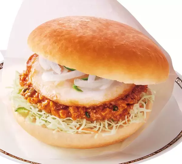 【コメダ珈琲店】新作バーガーはドムドムとコラボ　“台湾ミンチ”を使った旨辛メニュー