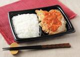 「ローソン「肉×にんにくフェア」開催、スタミナ系全8品発売　チキンステーキ弁当・背脂にんにく豚チャーハンなど」の画像2