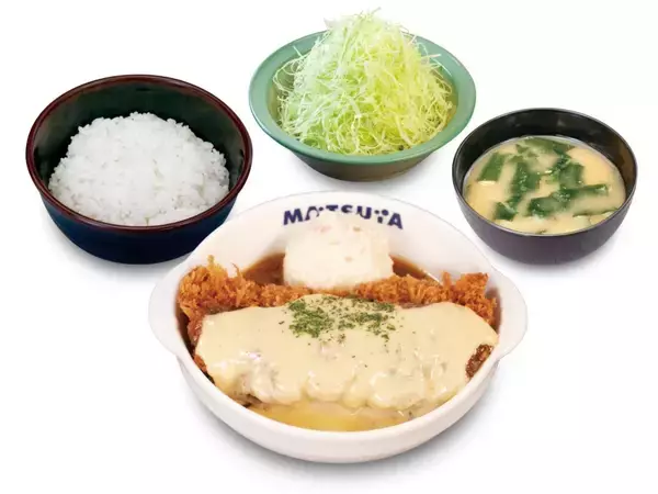 「【松のや】オニオン×チーズソースの『チキンかつ』登場/ ポテトサラダで味変も」の画像
