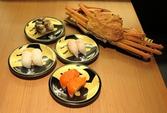 くら寿司、プレミアム業態の「無添蔵 新宿店」オープン / 北海道朝〆鮮魚を新幹線で当日提供、100店舗構想も