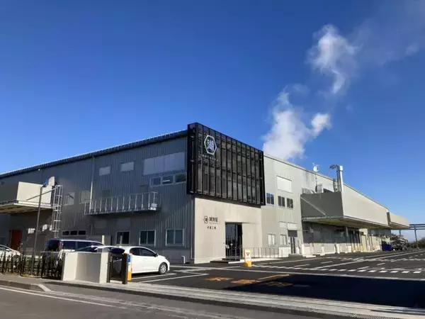 「戦略品・輸出品を担う中核拠点に、ポテトチップスの供給体制を強化【湖池屋・中部工場】」の画像