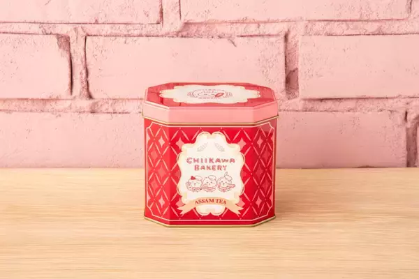 「サンタ帽をかぶったちいかわパンをクリスマス限定で発売/冬季限定のドリンクやギフト向けの瓶ジャム･紅茶缶も【ちいかわベーカリー】」の画像