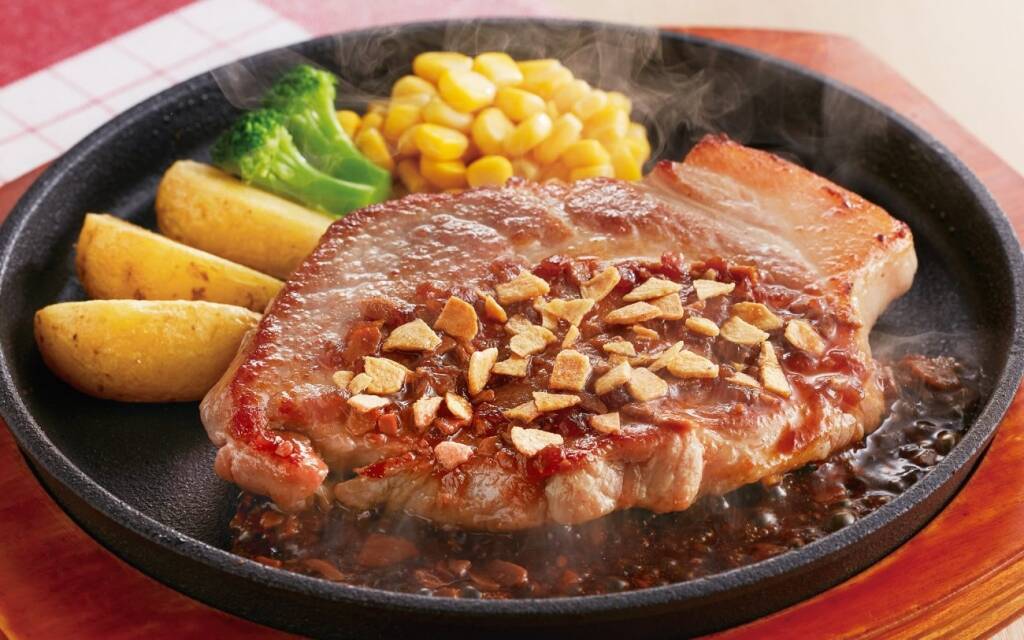 【ジョイフル】夏の新グランドメニューにうな丼やユーリンチーうどんが登場、人気メニューは値下げも