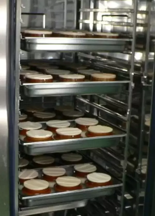 「北海道生まれ和食処とんでん 冷凍商品「けんたろうの釜めし」とり・ほたて・かに、レンジ加熱で“むらなくふっくら”、オンラインで発売」の画像