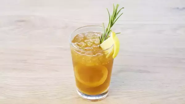 「ネスレ日本、黒くないコーヒー「ネスカフェ クーラー」発売 若年層開拓へ」の画像