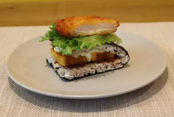 「創業50周年のほっかほっか亭、記念弁当の「チキンかつナポリタン弁当」発売 / 50周年を第二次創業として新規事業も」の画像