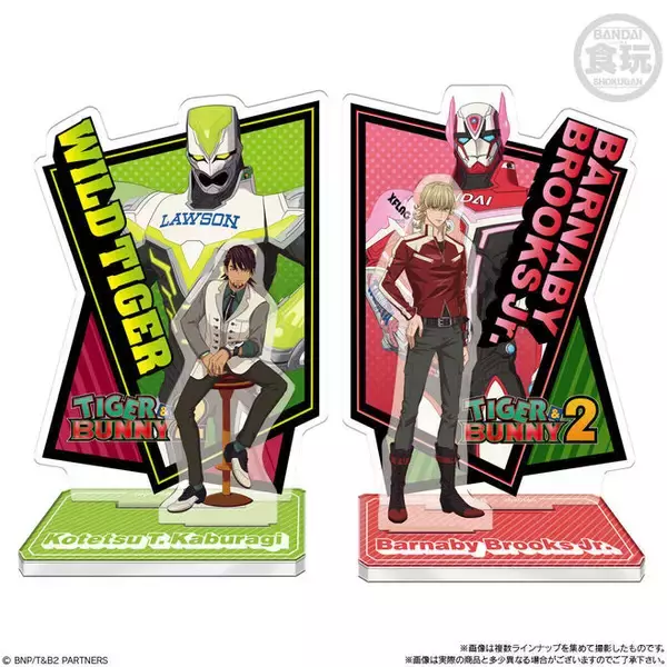 「「TIGER ＆ BUNNY 2 あなたの相棒アクリルスタンド」発売、ワイルドタイガー、バーナビーら背景付きデザイン12種類/バンダイ×タイバニ2」の画像