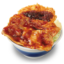 かつや「大判豚の生姜焼き×チキンカツ」合い盛り丼発売“ダブル・トリプル”の全力飯