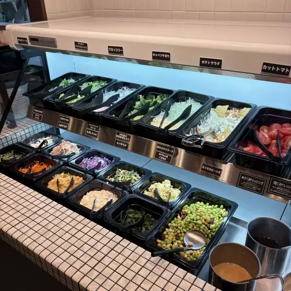 「ステーキのあさくま尾張旭店オープン、約70坪のコンパクトな新店にタッチパネル･片面式サラダバー･オープンキッチンなどを採用」の画像