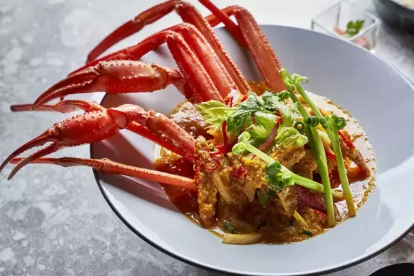 「【蟹無限】本ズワイ蟹の「食べ放題」開催、“蒸し”と“焼き”の2スタイル　同価格でタイ料理と和食も楽しめる」の画像