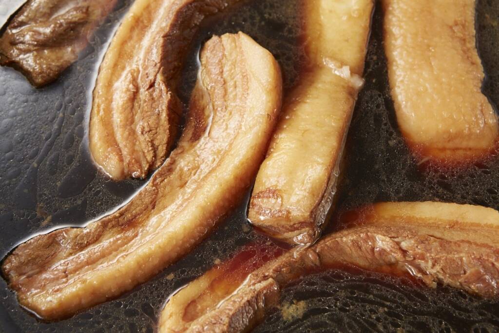 焼豚で麺が見えない…“雑味がない”スープが特徴の「ラーメンチェーン」が新店舗をオープン