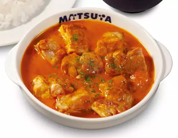 松屋「マッサマンカレー」発売、ココナッツミルク×スパイスのカレーソースに“ごろチキ”をトッピング