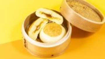 【ファミマ】冬の定番「ホットケーキまん」発売/ふんわり食感の生地に森永製菓のケーキシロップを使ったソース入り【発売5年目】