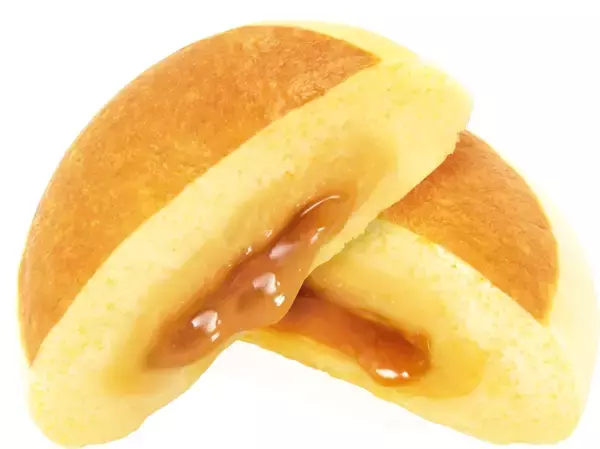 「【ファミマ】冬の定番「ホットケーキまん」発売/ふんわり食感の生地に森永製菓のケーキシロップを使ったソース入り【発売5年目】」の画像