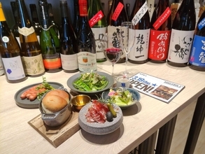 「ベースゲート横浜関内」開業、簡便需要など対応のスーパーや55店舗の飲食店がオープン