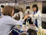 「アサヒ飲料、社員1000人と近藤社長が店頭で「カルピス」手渡し “つくる楽しさ”を次世代へ」の画像1
