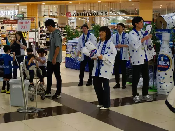 「アサヒ飲料、社員1000人と近藤社長が店頭で「カルピス」手渡し “つくる楽しさ”を次世代へ」の画像