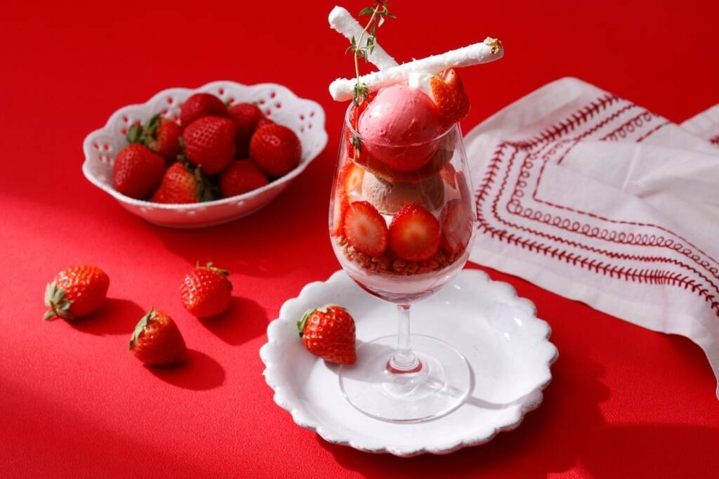 苺の新作パフェにあまおうのショートケーキ、タルト、ミルフィーユ、ムースまで　期間限定の「苺フェア」が開催