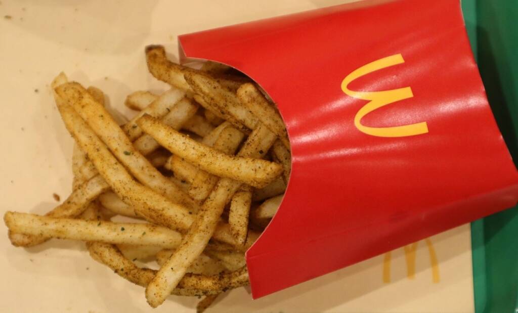 マクドナルド、ご当地グルメの新作バーガー５種を発売 北海道･名古屋･博多･金沢の味を再現 / Lサイズより大きい「グランドサイズ」のポテト･ドリンクも登場