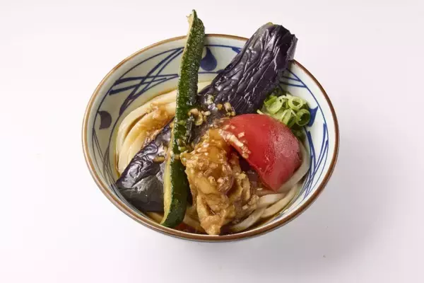 「丸亀製麺、沖縄離島初の石垣島店オープン/島豆腐や鶏肉…地産地消の食材を使った限定メニューやタコライス、ジューシーなど展開」の画像