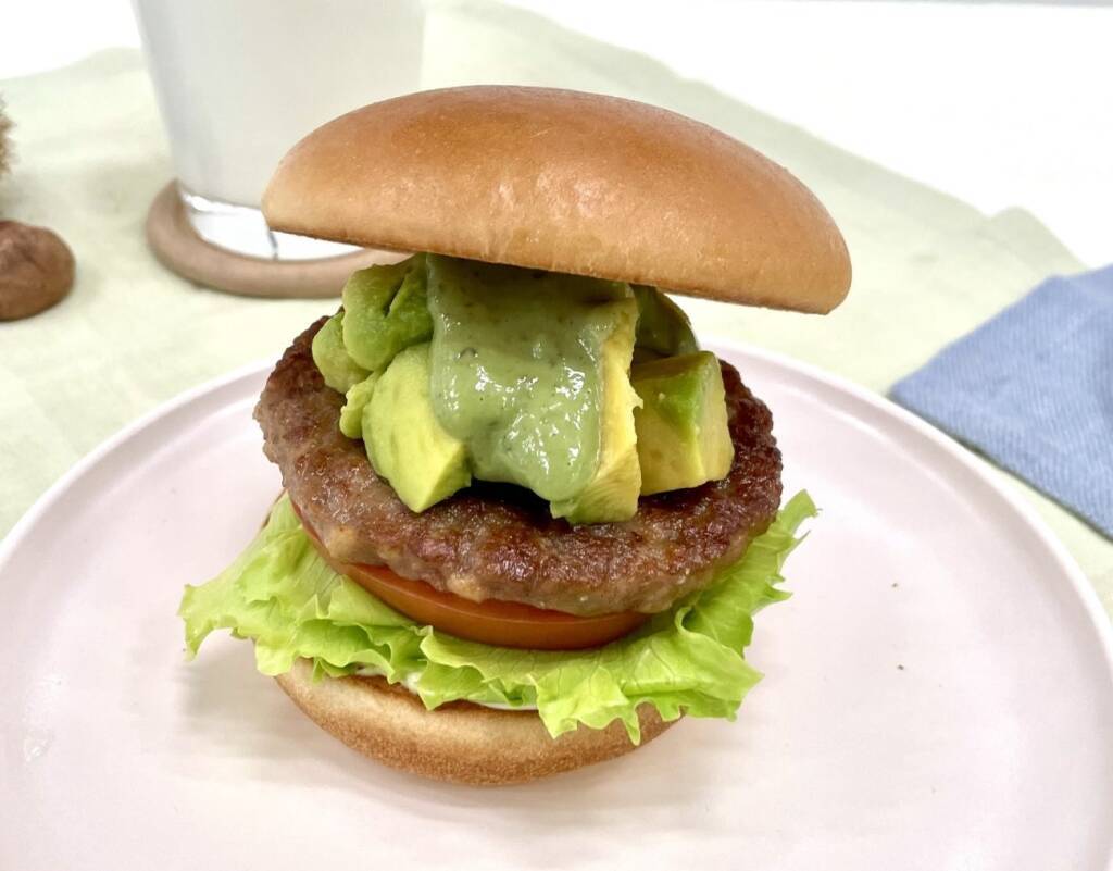 【モスバーガー】890円の「黒毛和牛のダブルチーズバーガー」発売、アボカドバーガーや栗のシェイクも登場 年末年始の“ご褒美需要”に
