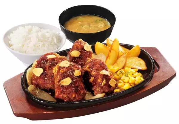 からやま“もはやステーキ。でもからあげ。”「鉄板ワイルドからテキ定食」発売